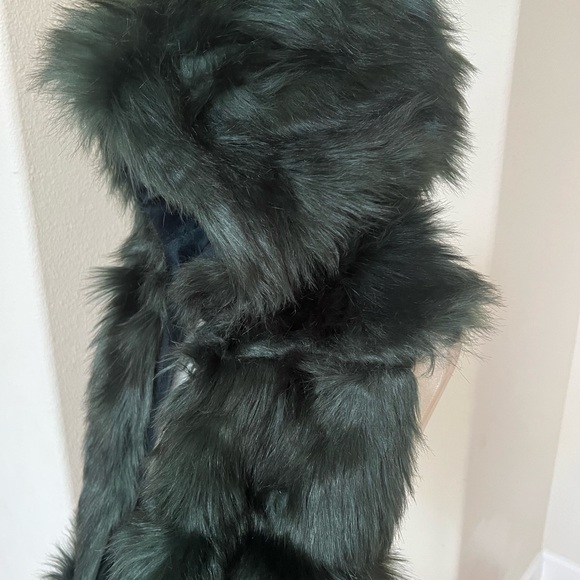 Faux Fur Hooded Scarf w/ Hand Pockets Adrienne Landau EC - Picture 4 of 16